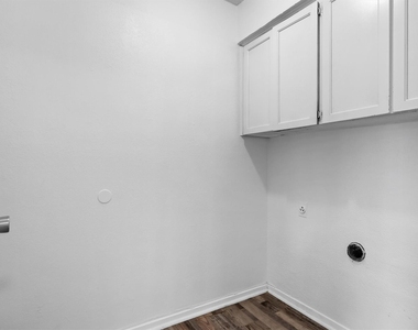 2205 Chase Court - Photo Thumbnail 10