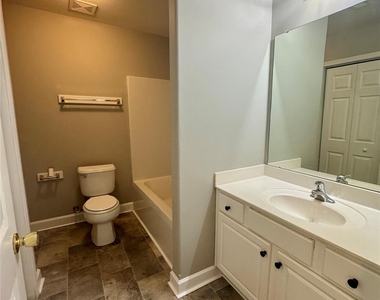 124 Crestwood Drive - Photo Thumbnail 7