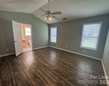 124 Crestwood Drive - Photo Thumbnail 12