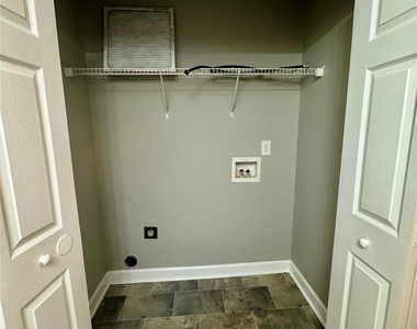 124 Crestwood Drive - Photo Thumbnail 9