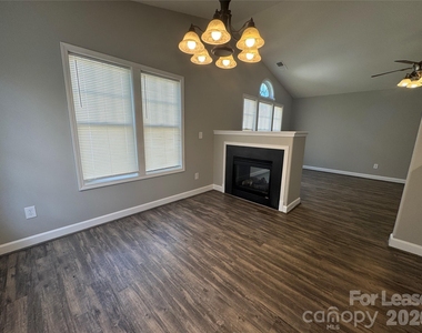 124 Crestwood Drive - Photo Thumbnail 2