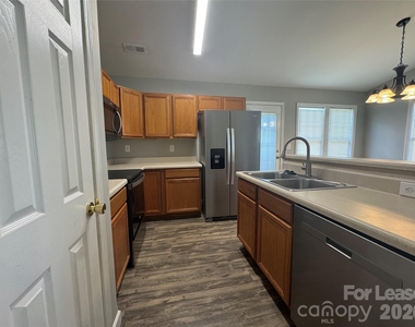 124 Crestwood Drive - Photo Thumbnail 4