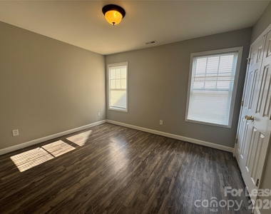 124 Crestwood Drive - Photo Thumbnail 11