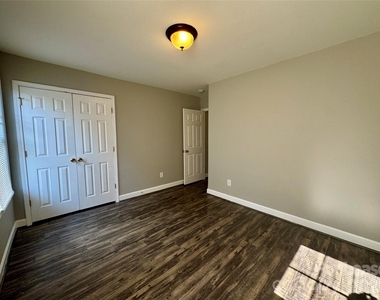 124 Crestwood Drive - Photo Thumbnail 10