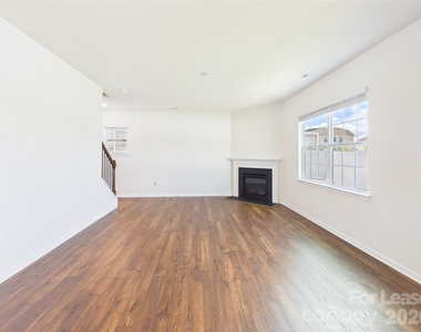 8185 Kennesaw Drive - Photo Thumbnail 7