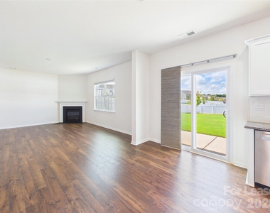 8185 Kennesaw Drive - Photo Thumbnail 9