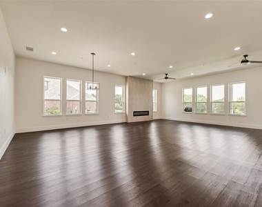 1045 Peppy San Drive - Photo Thumbnail 11