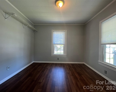363 Pine Street - Photo Thumbnail 4