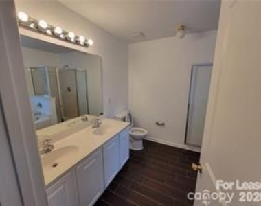 6418 Nevin Glen Drive - Photo Thumbnail 9