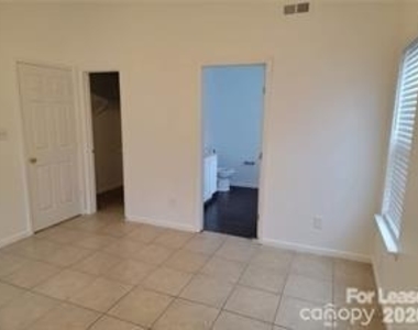 6418 Nevin Glen Drive - Photo Thumbnail 8