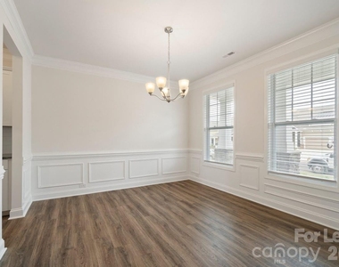 1024 Arbury Way - Photo Thumbnail 2