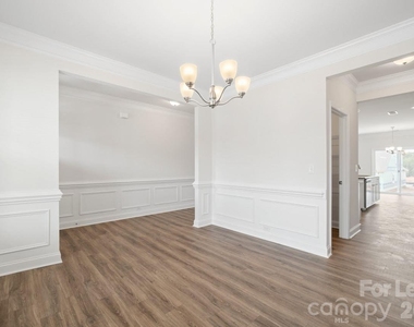 1024 Arbury Way - Photo Thumbnail 3