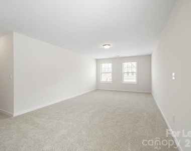 1024 Arbury Way - Photo Thumbnail 15