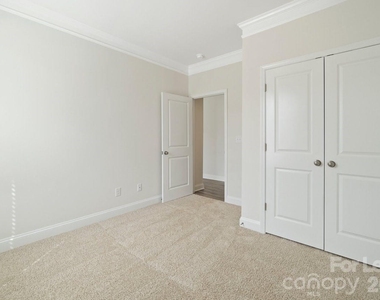 1024 Arbury Way - Photo Thumbnail 12