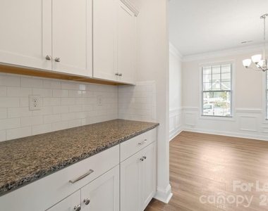 1024 Arbury Way - Photo Thumbnail 10