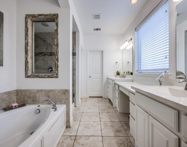 863 Forest Street - Photo Thumbnail 15