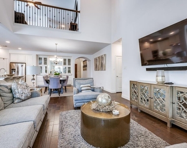 863 Forest Street - Photo Thumbnail 10