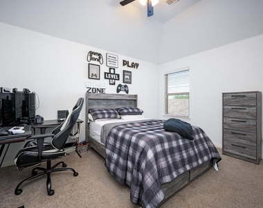 863 Forest Street - Photo Thumbnail 20