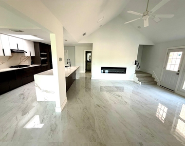 2025 San Miguel Drive - Photo Thumbnail 7