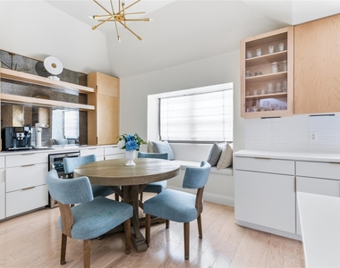 6035 Berry Trail Court - Photo Thumbnail 10