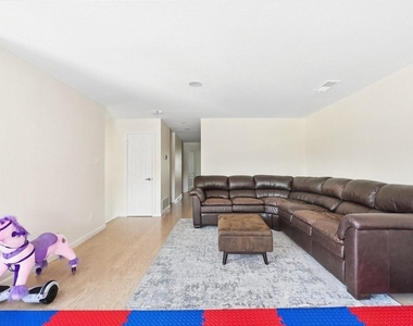6035 Berry Trail Court - Photo Thumbnail 23