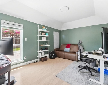6035 Berry Trail Court - Photo Thumbnail 14