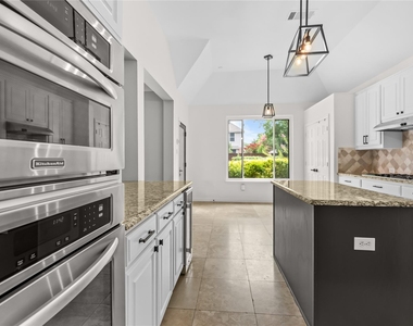 3325 Edwards Drive - Photo Thumbnail 5