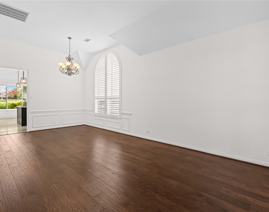 3325 Edwards Drive - Photo Thumbnail 3