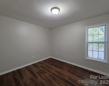 268 Southcircle Drive Nw - Photo Thumbnail 7