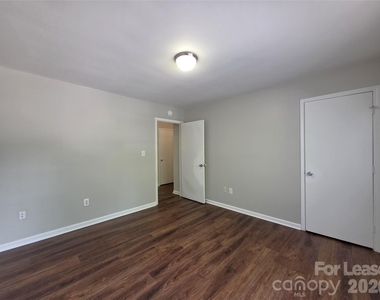 268 Southcircle Drive Nw - Photo Thumbnail 11