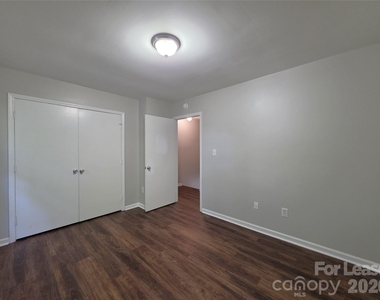 268 Southcircle Drive Nw - Photo Thumbnail 8