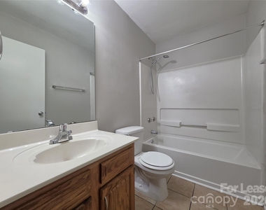 268 Southcircle Drive Nw - Photo Thumbnail 9