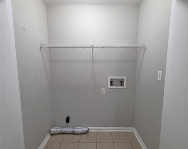268 Southcircle Drive Nw - Photo Thumbnail 6