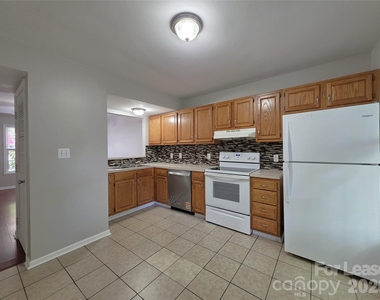 268 Southcircle Drive Nw - Photo Thumbnail 3