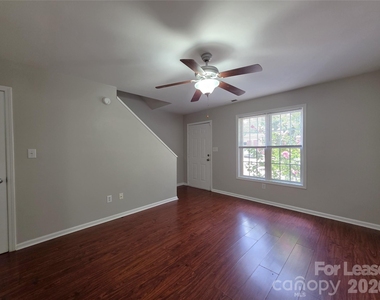 268 Southcircle Drive Nw - Photo Thumbnail 1