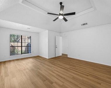 4007 Saint Christopher Lane - Photo Thumbnail 7