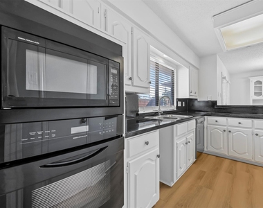 4007 Saint Christopher Lane - Photo Thumbnail 11