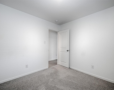 1617 Verdin Drive - Photo Thumbnail 8