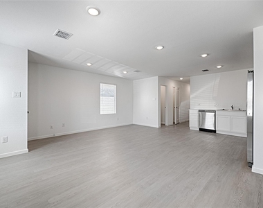 1617 Verdin Drive - Photo Thumbnail 14
