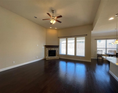 2404 Shenfield Drive - Photo Thumbnail 5