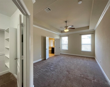 2404 Shenfield Drive - Photo Thumbnail 9