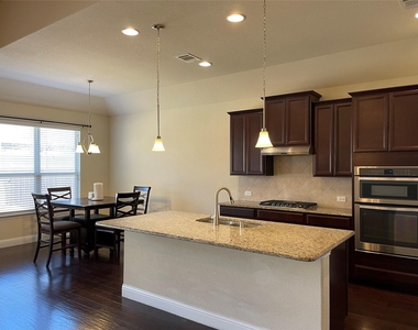 2404 Shenfield Drive - Photo Thumbnail 6