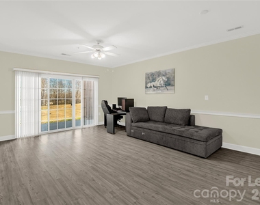 9047 Meadow Vista Road - Photo Thumbnail 11