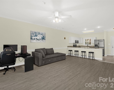 9047 Meadow Vista Road - Photo Thumbnail 12
