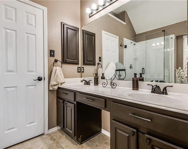 5645 Overland Drive - Photo Thumbnail 7