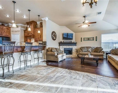 5645 Overland Drive - Photo Thumbnail 14