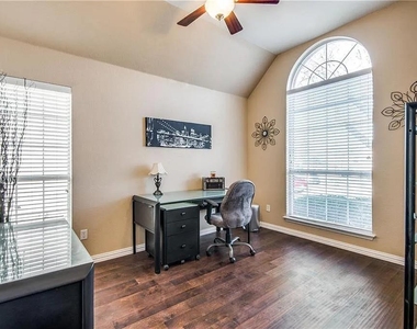 5645 Overland Drive - Photo Thumbnail 4