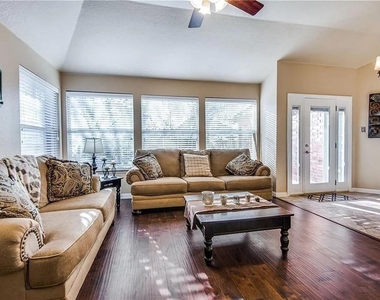 5645 Overland Drive - Photo Thumbnail 15