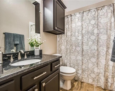 5645 Overland Drive - Photo Thumbnail 16