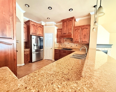 5645 Overland Drive - Photo Thumbnail 12